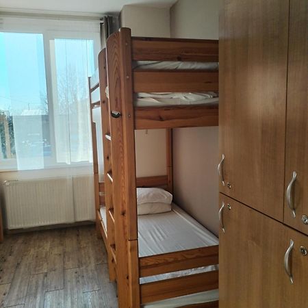 Hostel Ferihegy Вечеш Экстерьер фото