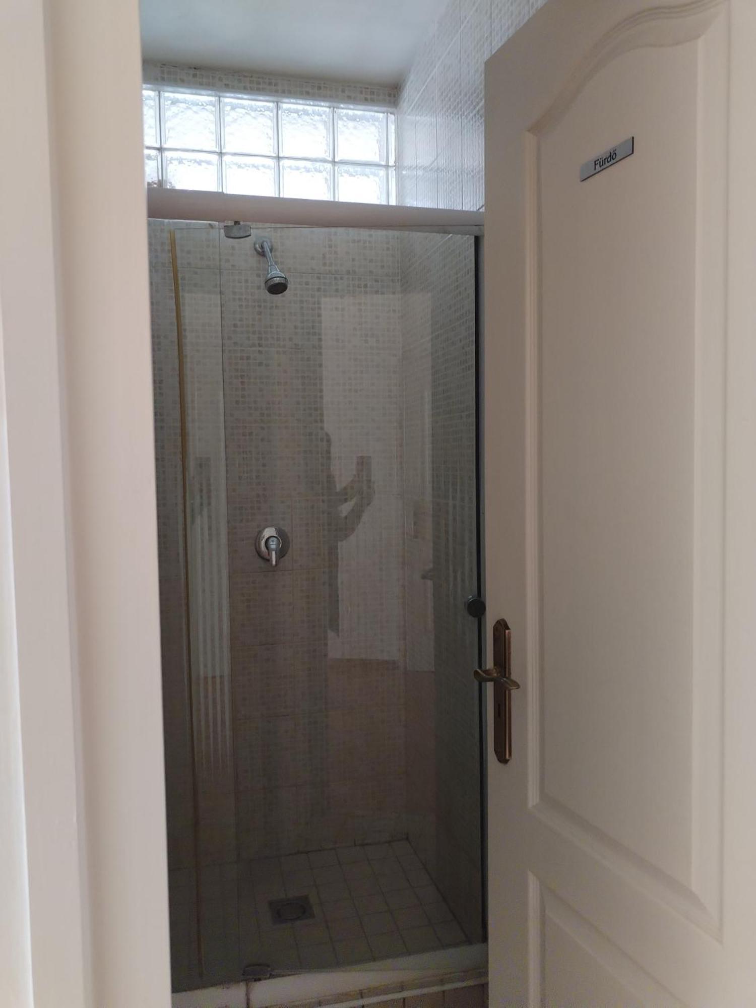 Hostel Ferihegy Вечеш Экстерьер фото