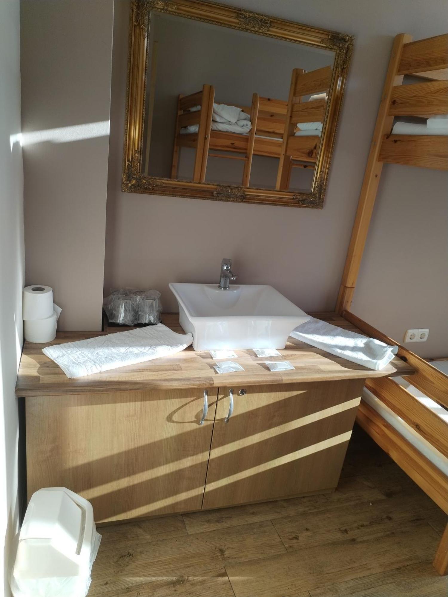 Hostel Ferihegy Вечеш Экстерьер фото