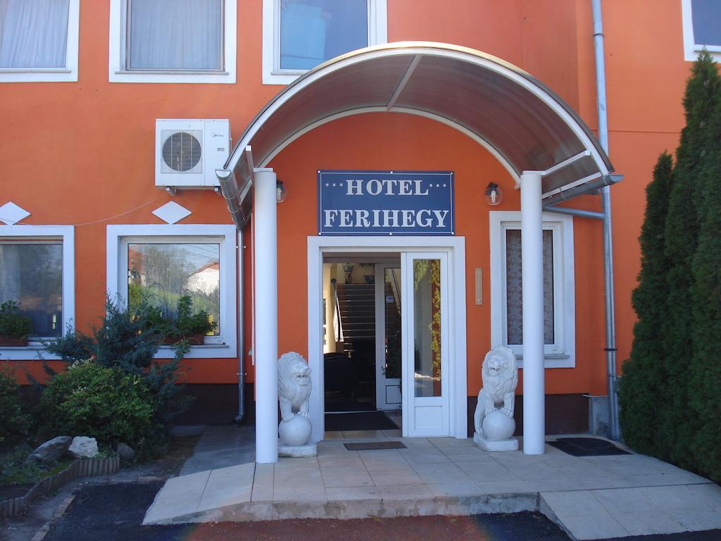 Hostel Ferihegy Вечеш Экстерьер фото